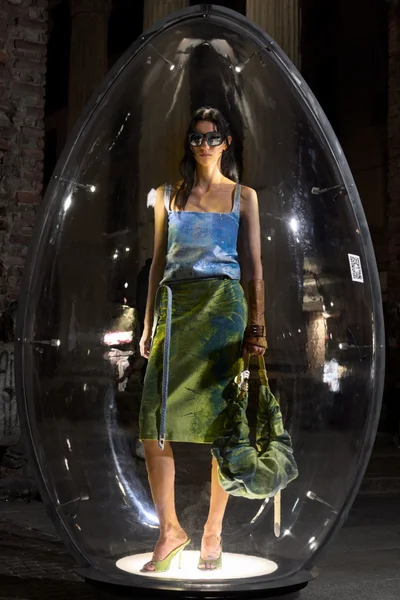 Look 3